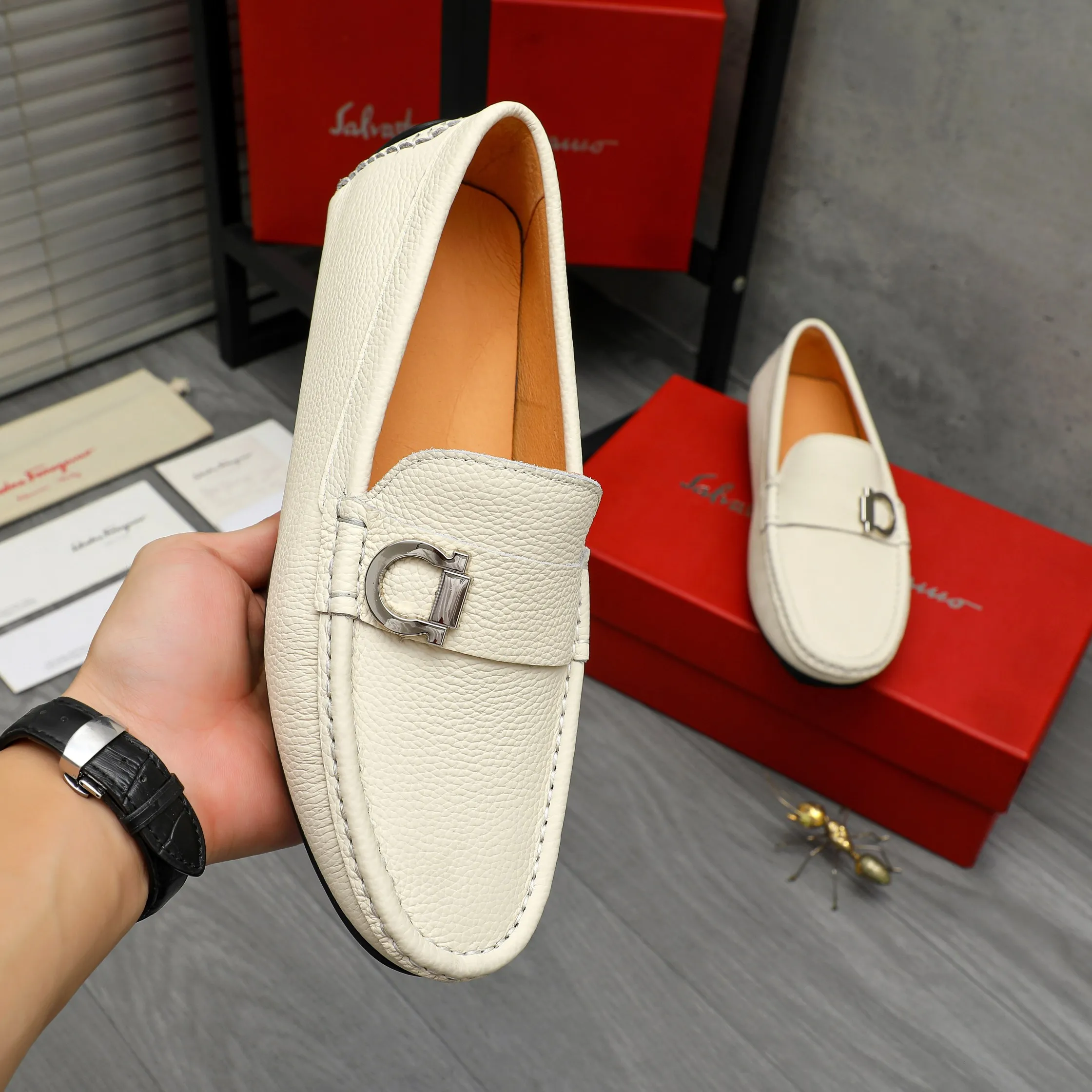 Men's shoes 💰380 Product trademark: Ferragamo "Ferragamo" casual slip-on shoes Regular size: 38-45 (45 is custom-made and non-returnable) Product materials: Selected high-quality pebbled cowhide upper, pigskin lining, rubber outsole